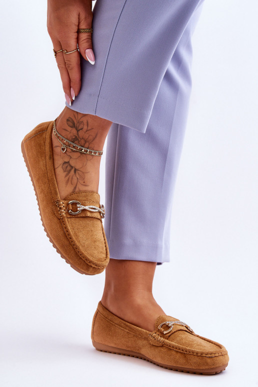 Klassische Wildledermokassins mit Ornamenten in der braunen Farbe Amera