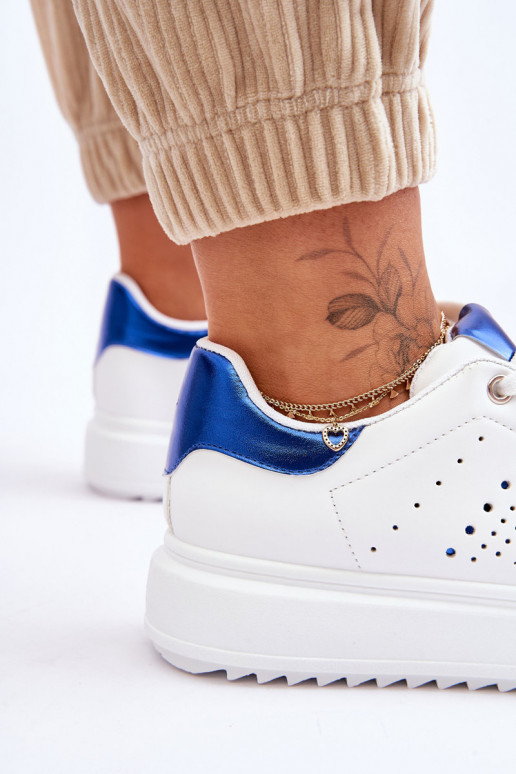 Sportschuhe in weiß-blauer Farbe. Seien Sie der Erste! Sportschuhe in weiß-blauer Farbe. Seien Sie der Erste!