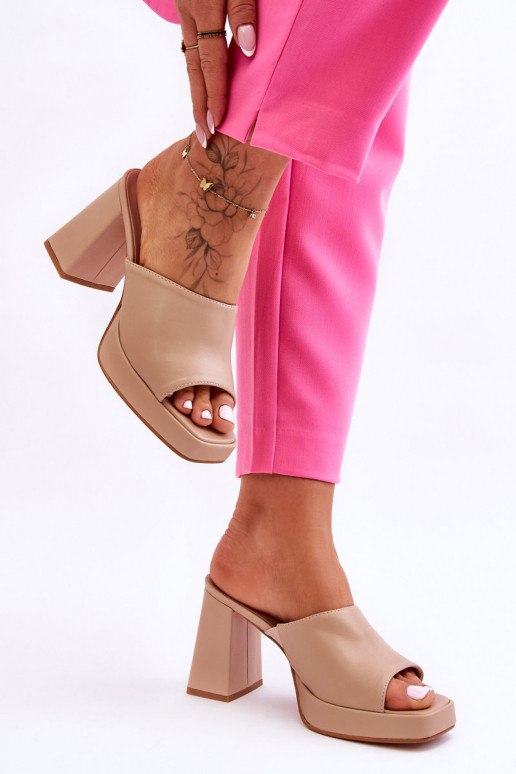 Lederhausschuhe mit Absätzen beige Livesa Lederhausschuhe mit Absätzen beige Livesa