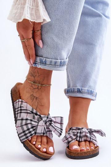 Hausschuhe mit Bändern und Plateau in Grau Vero 2