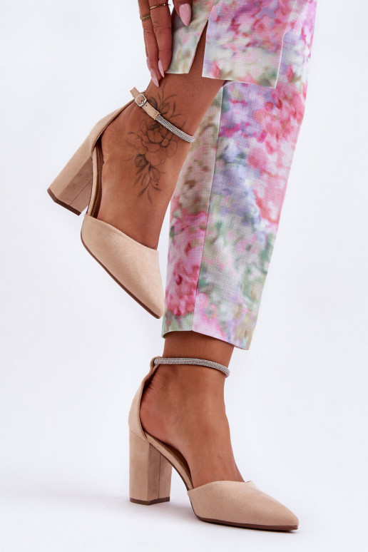 Wildlederschuhe mit funkelnden Ösen in der Farbe Beige Diamond Wildlederschuhe mit funkelnden Ösen in der Farbe Beige Diamond