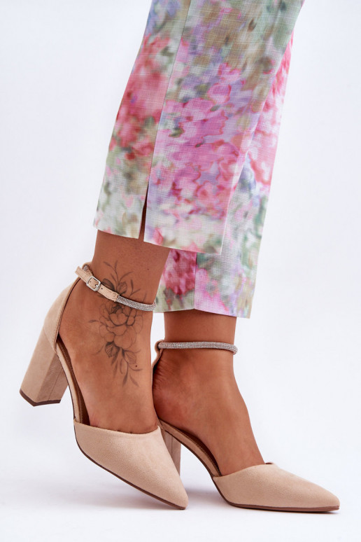 Wildlederschuhe mit funkelnden Ösen in der Farbe Beige Diamond Wildlederschuhe mit funkelnden Ösen in der Farbe Beige Diamond