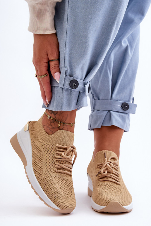 Visconti sandfarbene Sportschuhe eines auffälligen Modells Visconti sandfarbene Sportschuhe eines auffälligen Modells