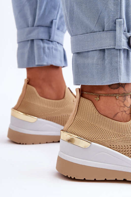 Visconti sandfarbene Sportschuhe eines auffälligen Modells Visconti sandfarbene Sportschuhe eines auffälligen Modells