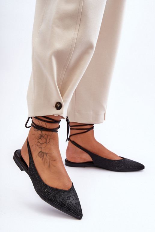 Klassisches Modell mit hohen Absätzen und spitzen Zehen, schwarze Farbe Delimena Klassisches Modell mit hohen Absätzen und spitzen Zehen, schwarze Farbe Delimena