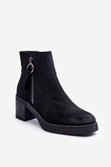 aus Wildleder. Klassisches Modell. Damenstiefel in der Farbe Schwarz von Limoso