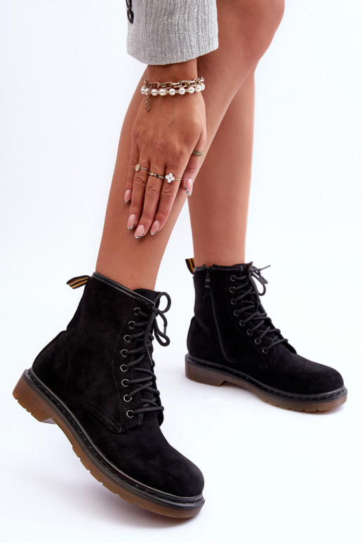 Wildlederstiefel mit breiten Absätzen in der Farbe Schwarz von Asteoris Wildlederstiefel mit breiten Absätzen in der Farbe Schwarz von Asteoris