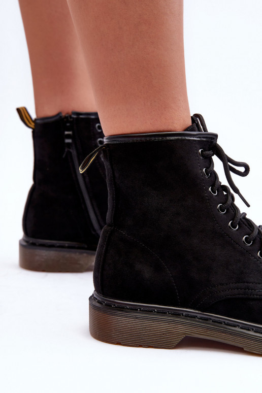 Wildlederstiefel mit breiten Absätzen in der Farbe Schwarz von Asteoris Wildlederstiefel mit breiten Absätzen in der Farbe Schwarz von Asteoris