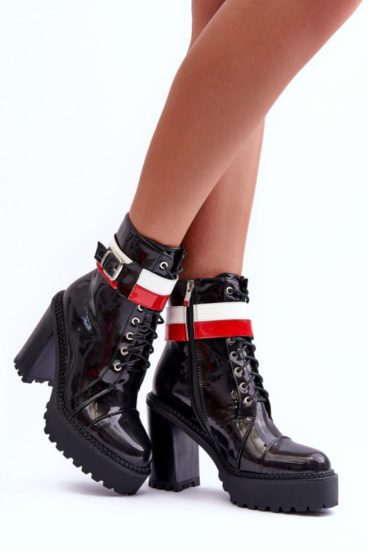 Stiefel mit Absatz in der Farbe Schwarz Adrijana Stiefel mit Absatz in der Farbe Schwarz Adrijana