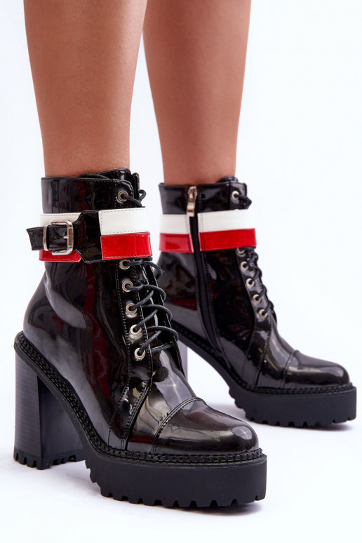 Stiefel mit Absatz in der Farbe Schwarz Adrijana Stiefel mit Absatz in der Farbe Schwarz Adrijana