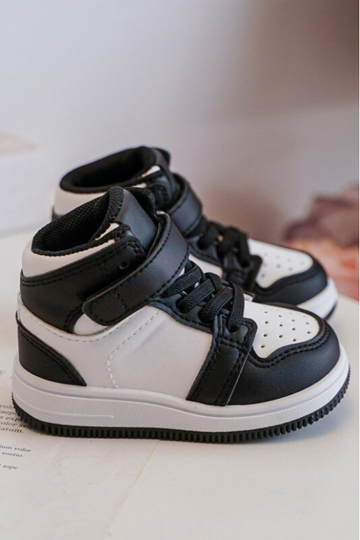 Kindersportschuhe Weiß-schwarze Farbe Teredite