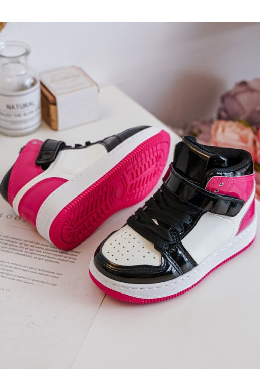 Kinder-Sportschuhe mit Lackeffekt in der rosa-weißen Farbe Milara Kinder-Sportschuhe mit Lackeffekt in der rosa-weißen Farbe Milara