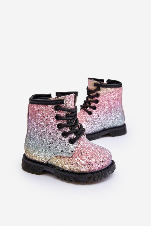 Kinderstiefel mit Glanz. Gewärmt mit Reißverschlüssen in verschiedenen Farben Saussa