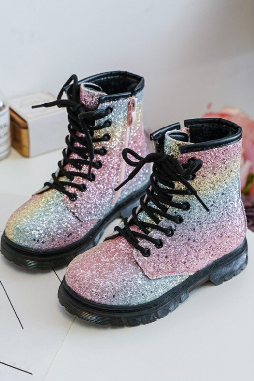Kinderstiefel mit Glanz. Gewärmt mit Reißverschlüssen in verschiedenen Farben Saussa