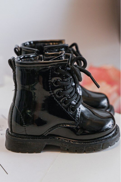 Kinderstiefel mit Lackeffekt und Reißverschlüssen in Schwarz von Tibbie