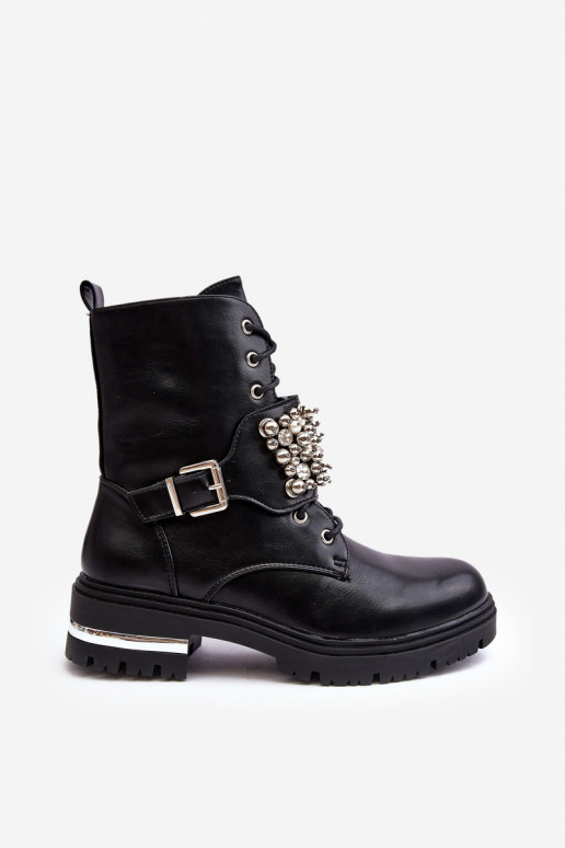 Beheizte Stiefel. Verziert in schwarzer Farbe. Lennen