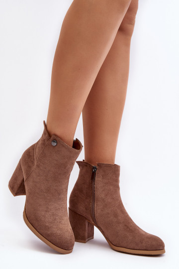 Aus Wildleder. Braune Selela-Stiefel für Damen 2