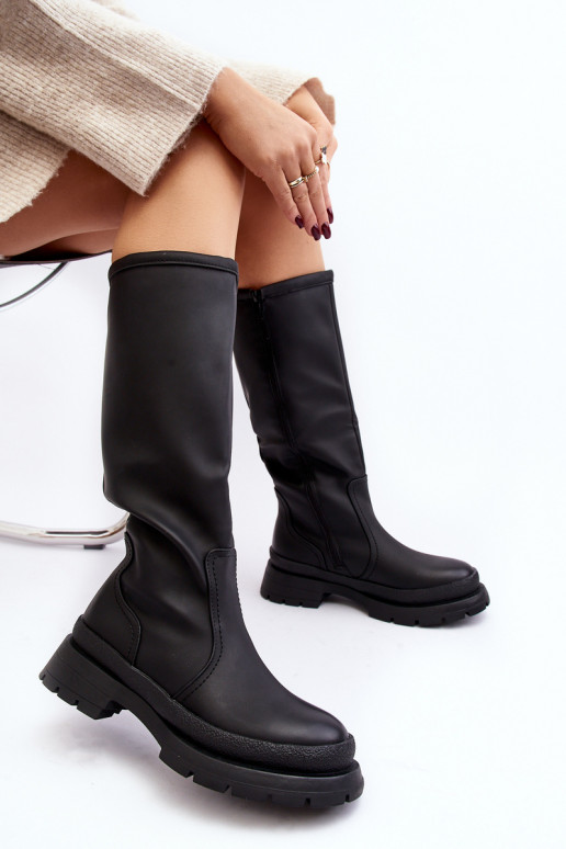 Warme Stiefel mit breiten Absätzen in der Farbe Schwarz von Desiren Warme Stiefel mit breiten Absätzen in der Farbe Schwarz von Desiren