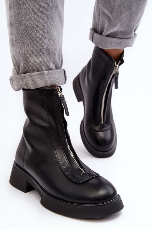 Stiefel mit breiten Absätzen und Reißverschlüssen in der Farbe Schwarz von Elkasa Stiefel mit breiten Absätzen und Reißverschlüssen in der Farbe Schwarz von Elkasa