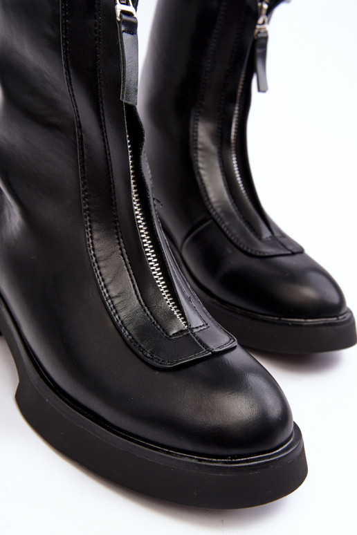 Stiefel mit breiten Absätzen und Reißverschlüssen in der Farbe Schwarz von Elkasa Stiefel mit breiten Absätzen und Reißverschlüssen in der Farbe Schwarz von Elkasa