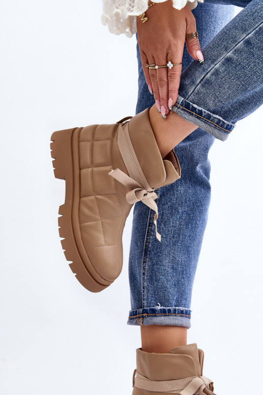 Stiefel mit Steppmuster in der Farbe Khaki von Bizzanti Stiefel mit Steppmuster in der Farbe Khaki von Bizzanti