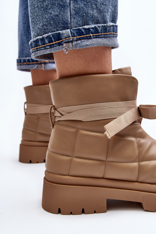 Stiefel mit Steppmuster in der Farbe Khaki von Bizzanti Stiefel mit Steppmuster in der Farbe Khaki von Bizzanti