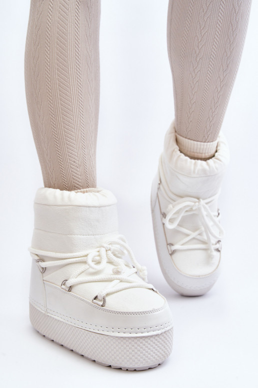 Schneestiefel mit stylischen Details in Weiß von Toolsa