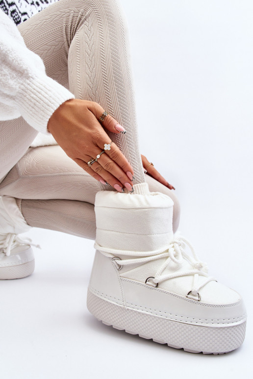 Schneestiefel mit stylischen Details in Weiß von Toolsa