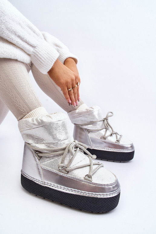 Schneestiefel mit stilvollen Details in Silber von Toolsa