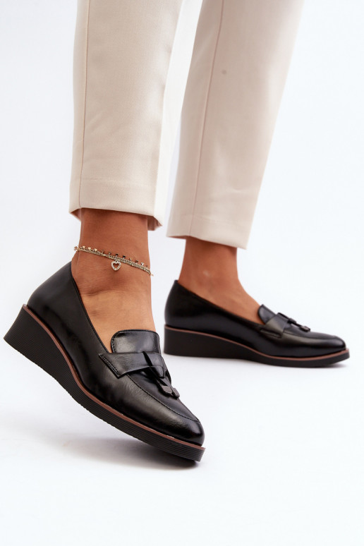 Schuhe mit Ornamenten in der schwarzen Farbe Miliret Schuhe mit Ornamenten in der schwarzen Farbe Miliret