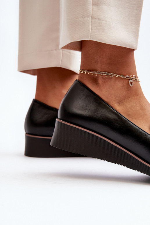 Schuhe mit Ornamenten in der schwarzen Farbe Miliret Schuhe mit Ornamenten in der schwarzen Farbe Miliret