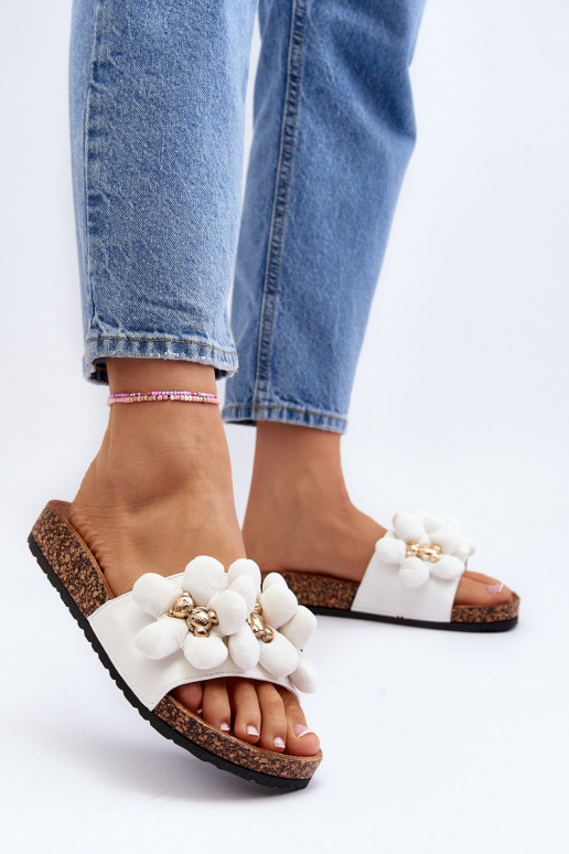 Damenhausschuhe mit schönen Details in der weißen Farbe Bunlia