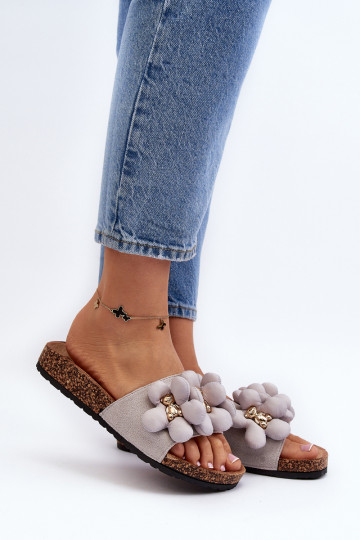 Damenhausschuhe mit schönen Details in der grauen Farbe Bunlia 2