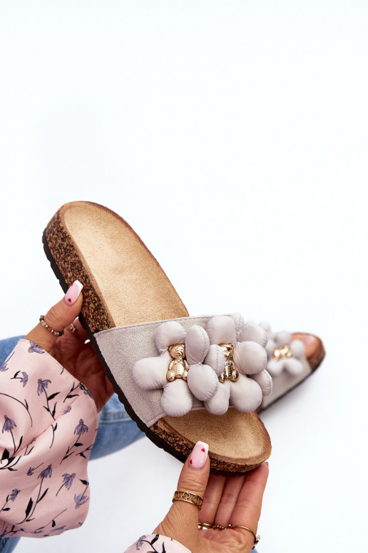 Damenhausschuhe mit schönen Details in der grauen Farbe Bunlia