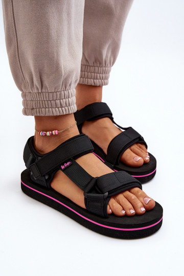 Damensandalen mit Plateau Lee Cooper LCW-24-05-2751L schwarze Farbe