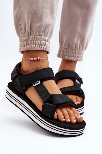 Damensandalen mit Plateau Lee Cooper LCW-24-05-2753 schwarze Farbe