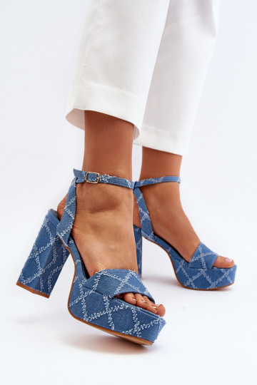 Jeanssandalen mit Absatz in der blauen Farbe Acrana