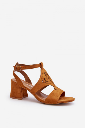Sandalen mit niedrigem Absatz in der braunen Farbe Eleriva