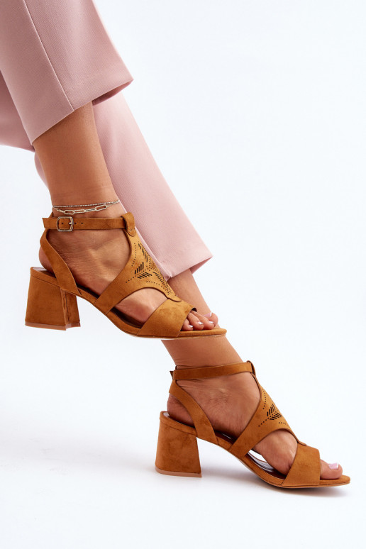 Sandalen mit niedrigem Absatz in der braunen Farbe Eleriva