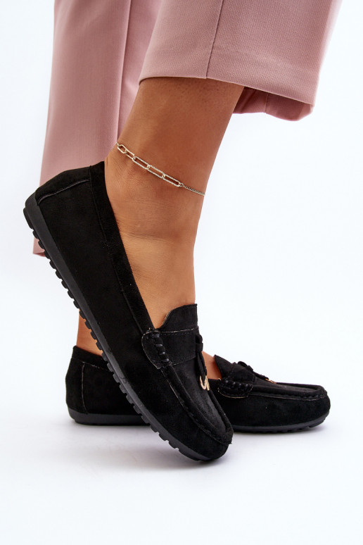 Hergestellt aus Wildleder. Klassisches Modell Mokassins in der Farbe Schwarz von Ontala Hergestellt aus Wildleder. Klassisches Modell Mokassins in der Farbe Schwarz von Ontala