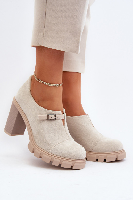 Stiefel mit Absätzen in der Farbe Elfenbein von Tauina Stiefel mit Absätzen in der Farbe Elfenbein von Tauina