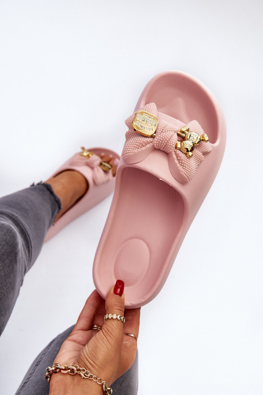 Leichte Hausschuhe für Damen mit Bändern in Rosa von Salessa Leichte Hausschuhe für Damen mit Bändern in Rosa von Salessa