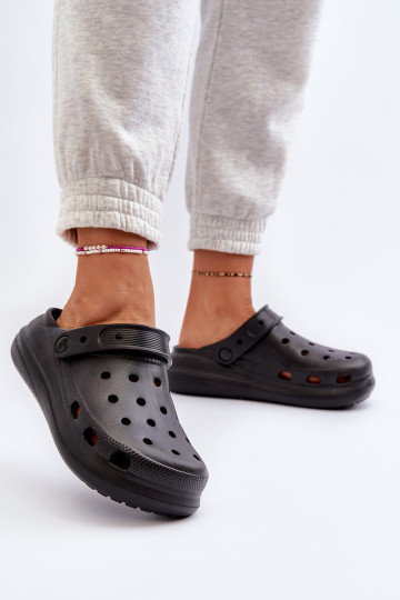 Leichte Hausschuhe in der schwarzen Farbe Ilariana