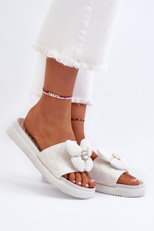 Damenhausschuhe mit Ornamenten, Platformie, weiße Farbe Cedrella Damenhausschuhe mit Ornamenten, Platformie, weiße Farbe Cedrella