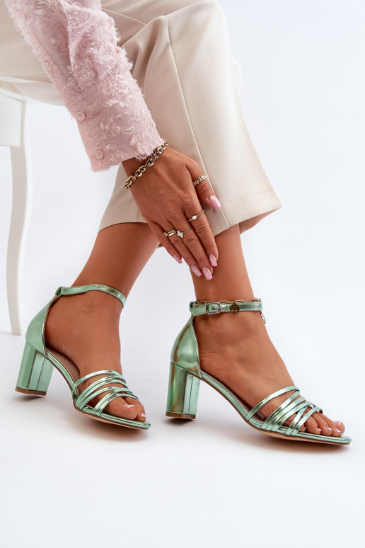 Sandaletten mit Riemchen und Absatz aus grünem Enitia