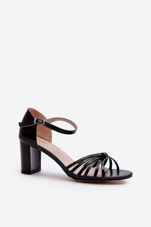 Damensandalen mit Absatz in der Farbe Schwarz Pyrrette Damensandalen mit Absatz in der Farbe Schwarz Pyrrette