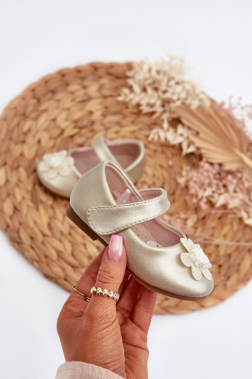 Ballerinas für Kinder mit Klebeverschlüssen mit Ornamenten in der Farbe Gold von Serinde 2