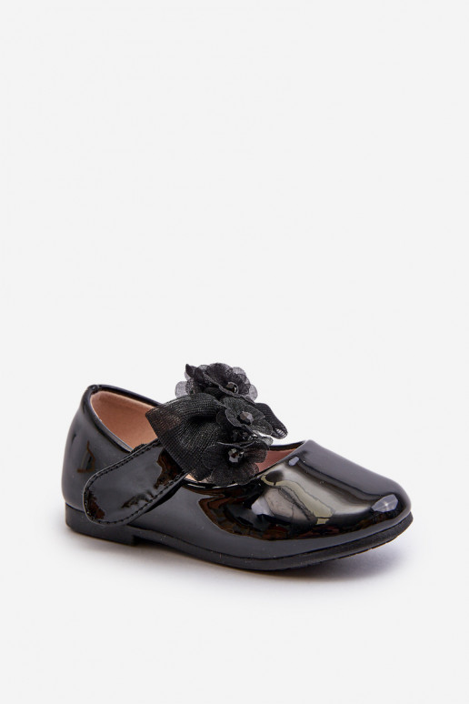 mit Lackeffekt-Ballerinas Kinder mit Klebeverschlüssen mit Bändern in Schwarz von Olessa