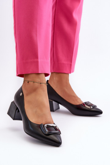 Pumps mit Absatz Klocku mit Ornamenten aus Kunstleder in Schwarz Sarala