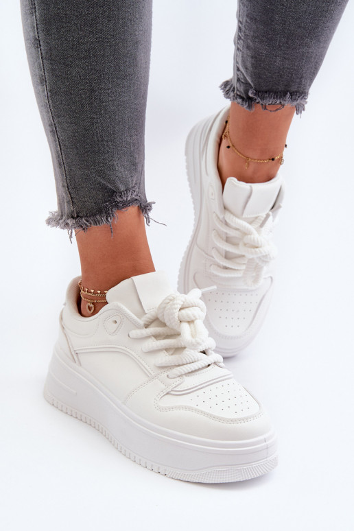 Sneakers-Modellschuhe mit Plateau aus Öko-Leder in der Farbe Weiß von Vhisper